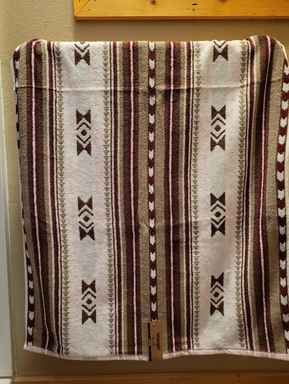 New Wrangler Westmount Brown Burgundy Pink Towel Set 2 Bath 2 Hand Towels Aztec